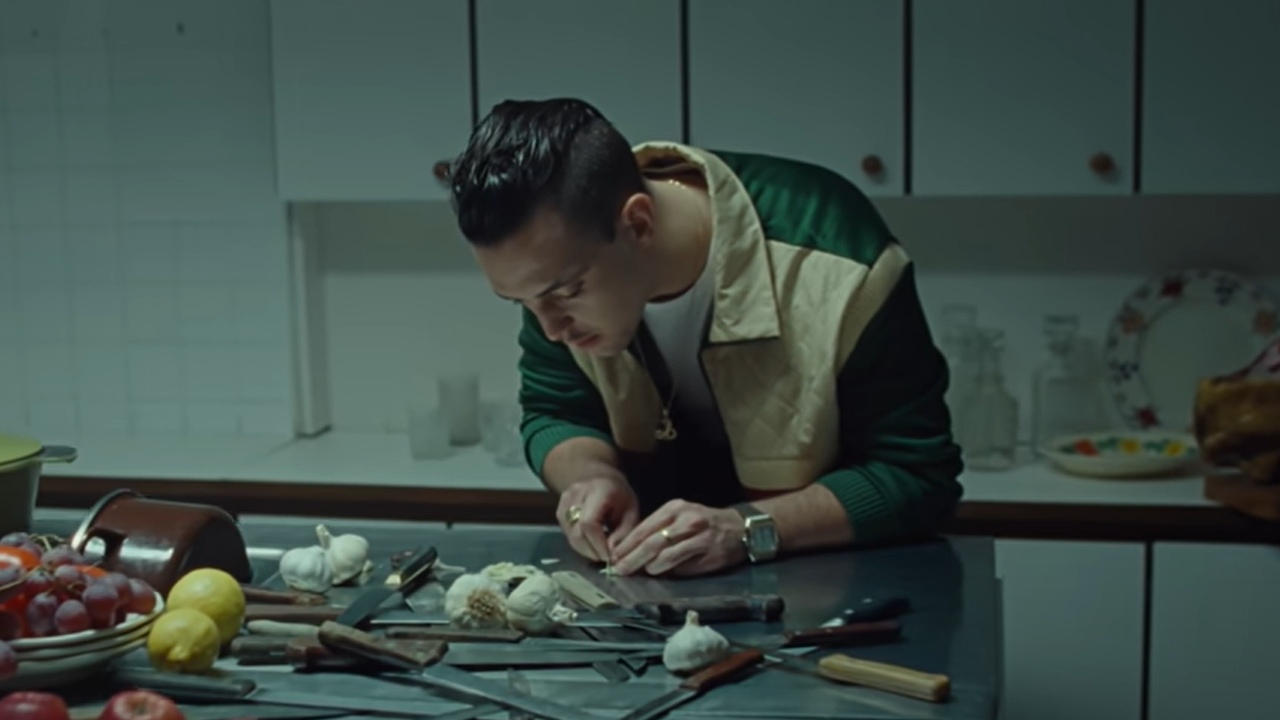 Imagen del videoclip de 'Comerte entera' de C Tangana