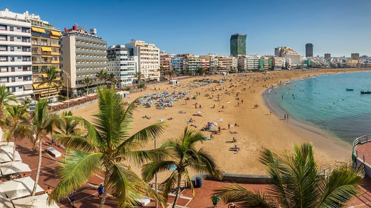 Playa de Las Canteras, en Las Palmas de Gran Canaria (Foto: Turismo de Gran Canaria)