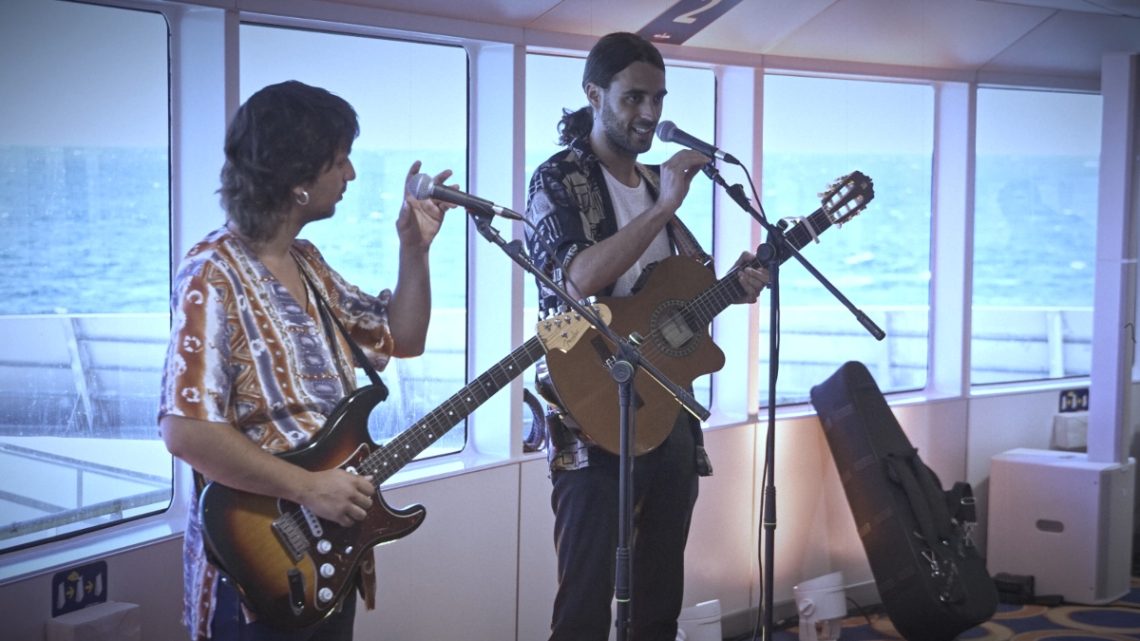 Pedro Pastor sorprende a los pasajeros de Fred. Olsen Express con un concierto a bordo (Foto: Fred Olsen)